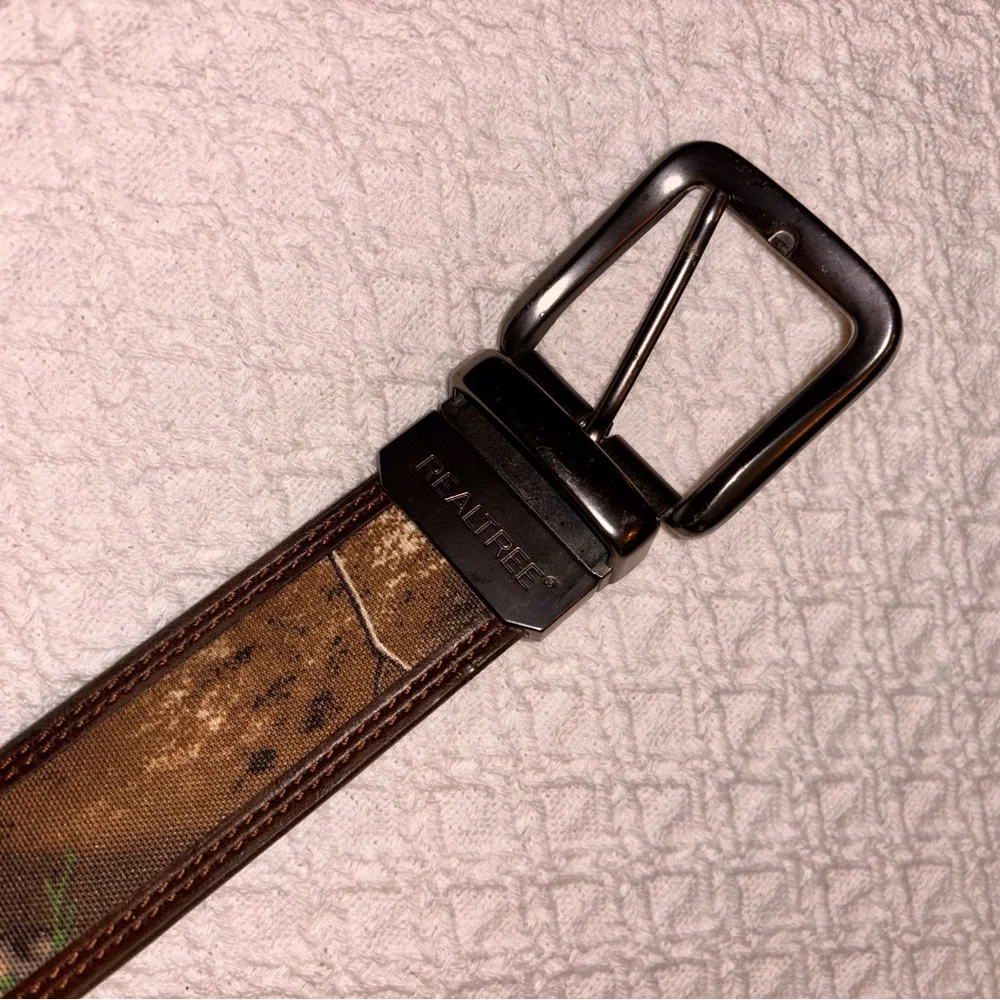 Reeltree Men’s 30/32 camouflage and brown  leather belt silver buckle hunter